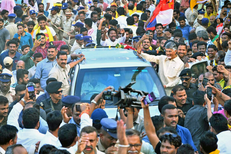 Andhra Pradesh, June 04: Telugu Desam Party (TDP) President N Chandrababu Naidu being welcomed by supporters after the party's lead in the state Assembly and Lok Sabha elections, on Tuesday.