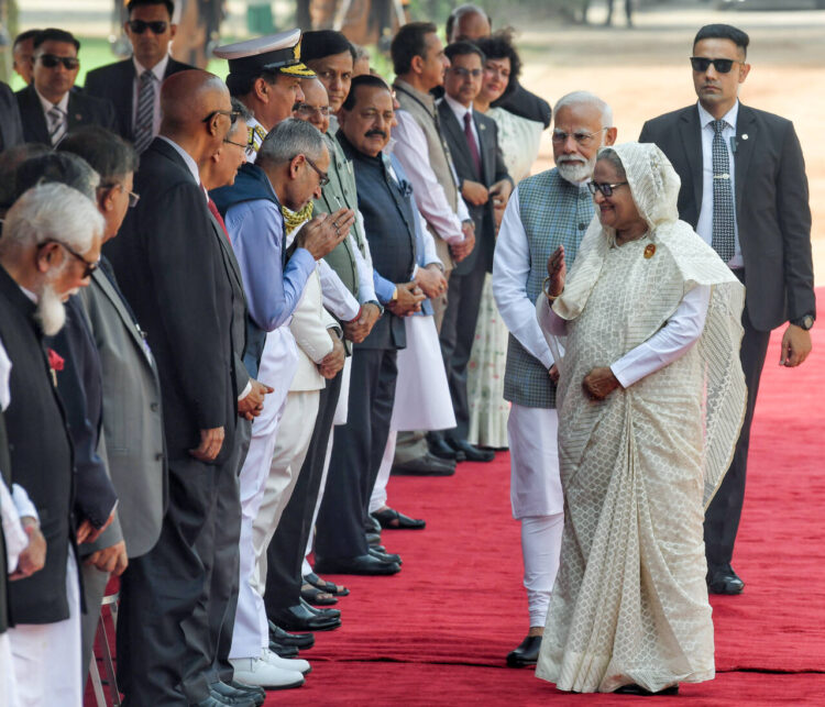 New Delhi, Jun 22 : Bangladesh Prime Minister Sheikh Hasina exchanges greetings with Foreign Secretary Vinay Kwatra during her ceremonial reception, as PM Narendra Modi, Union Minister of State (Ind. Charge) for the Prime Minister‘s Office Jitendra Singh and other dignitaries look on, at the forecourt of Rashtrapati Bhavan, in New Delhi on Saturday.