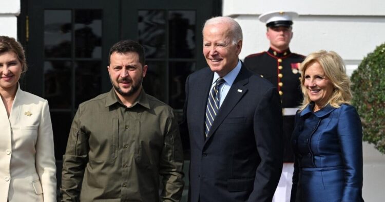 US President Biden to Confer with Ukraine's Zelenskyy in Paris Amid Escalating Russian Offensive