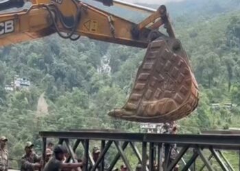 In an exemplary move, aiming to restore connectivity between areas cut off due to recent floods in Sikkim, army engineers of Trishakti Corps constructed a 70-foot Bailey Bridge on Gangtok's Dikchu - Sanklang road within 72 hours.
