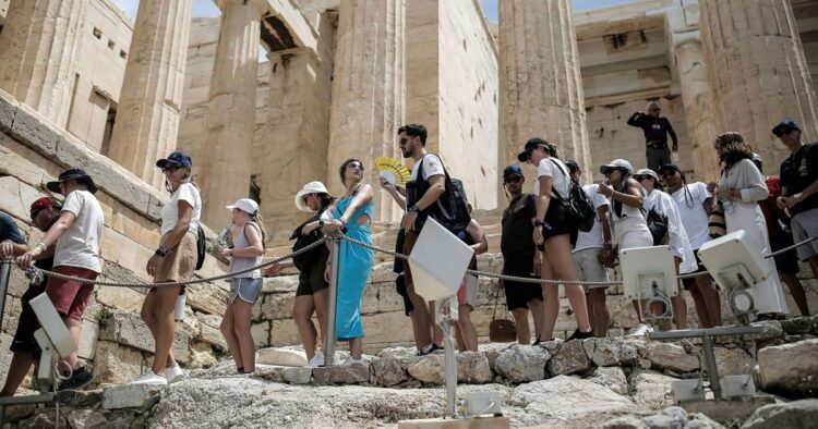 Greece Closes Tourist Attractions as Intense Heatwave Grips Athens