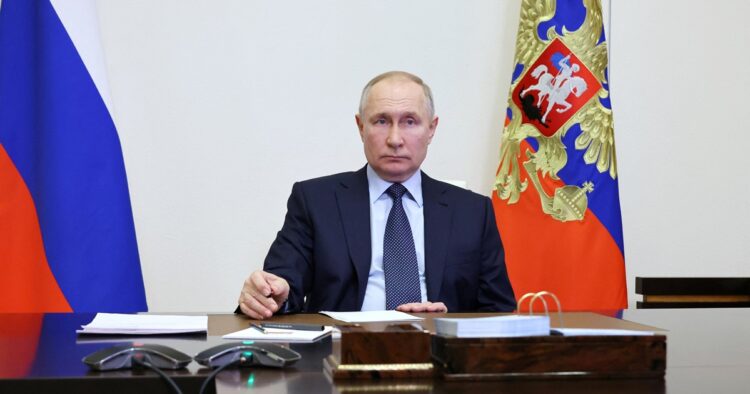 Putin Woos Investors as Russia's Economy Thrives Amid Sanctions