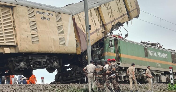 Goods Train Collides with Kanchanjunga Express in Bengal: 9 Dead, Coach Flung into Air