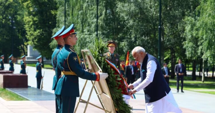 On Tuesday Prime Minister Narendra Modi paid his respects at the Unknown Soldiers Tomb in Moscow during his two-day official visit to Russia for the 22nd India-Russia Annual Summit. He also laid a wreath at the tomb.