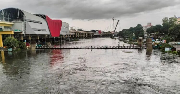 Three people of the age group between 18-25 were electrocuted near Baba Bhide Bridge on the Mutha River around 3 am while shifting their food cart due to rising water levels.