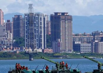 On Tuesday Taiwan's Ministry of National Defence said that 14 Chinese military aircraft and nine naval vessels were detected operating around Taiwan from 6 am (local time) on Monday to 6 am (local time) on Tuesday.