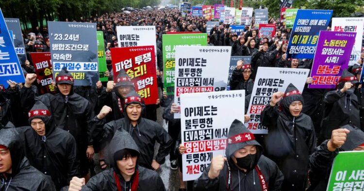 Samsung Electronics Faces Indefinite Strike as Main South Korean Union Takes Action