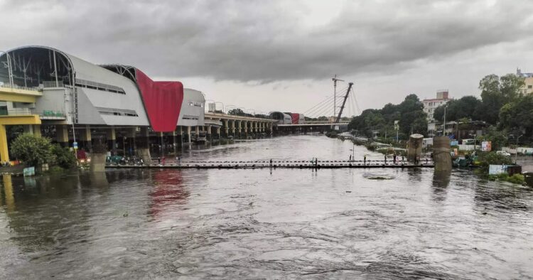 Army Deployed as Heavy Rains Cause Havoc in Pune: 3 Electrocuted, Mumbai Under Red Alert