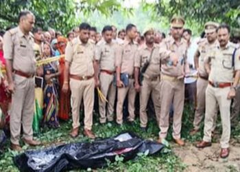 In Uttar Pradesh’s Farrukhabad district, the lifeless bodies of two minor girls were discovered hanging from a mango tree on the day of Janmashtami.