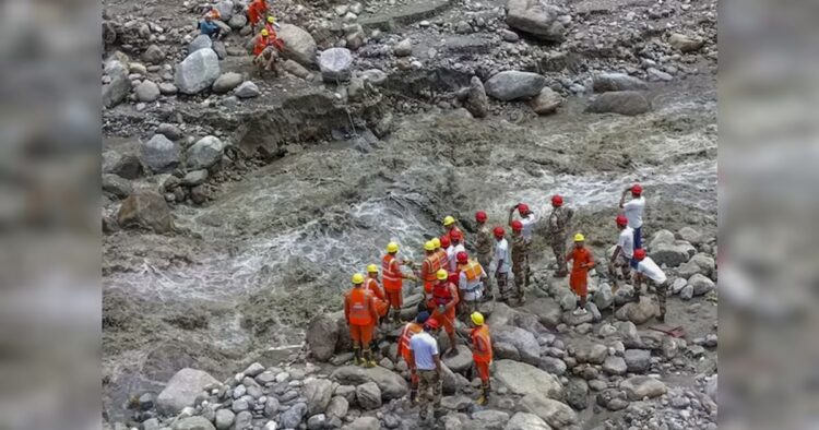 The Indian Army continues its efforts in rescue and restoration in the areas affected by the cloudburst that occurred on Thursday in Rampur's Samej.