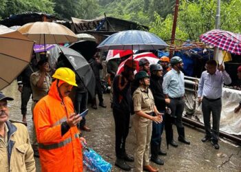 250 pilgrims stranded on Kedarnath route, heavy rain claims 11 lives in Uttarakhand