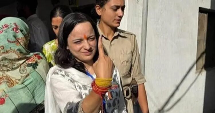 Amid the first phase voting in the Jammu & Kashmir, BJP candidate Shagun Parihar was heckled at Bagwan Mohalla polling station