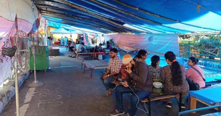 On Wednesday night, decorators were seen removing tents, bamboo sticks, and pedestal fans from the protest site in front of Swasthya Bhavan even as the doctors protests continued