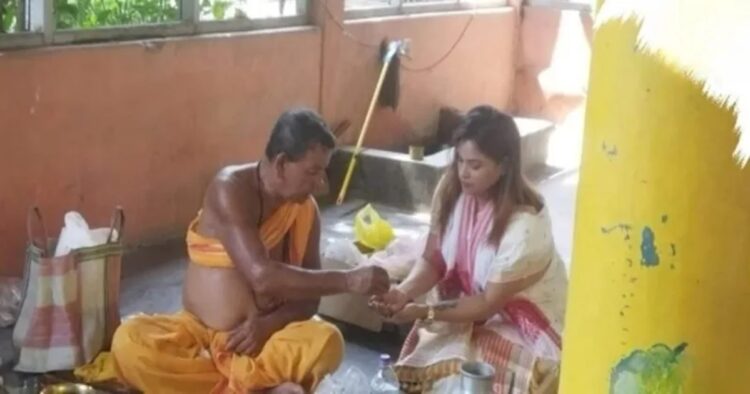 On Monday, a young Muslim woman in Assam went under a spiritual conversion as she gave up Islam and converted to Hindu by adopting the Sanatan Dharma