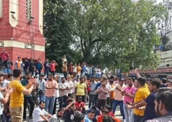 At Dehradun railway station, communal tensions occurred following a Muslim girl, hailing from Badaun, UP, visited the city to meet a Hindu youth
