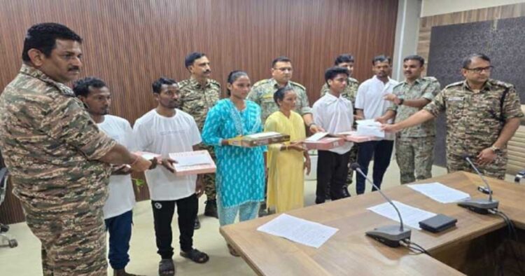 The effect of the continuous action being taken against Naxalites in Chhattisgarh is visible. On Friday, 6 Naxalites including a Naxal couple surrendered before police and CRPF officials in Sukma district