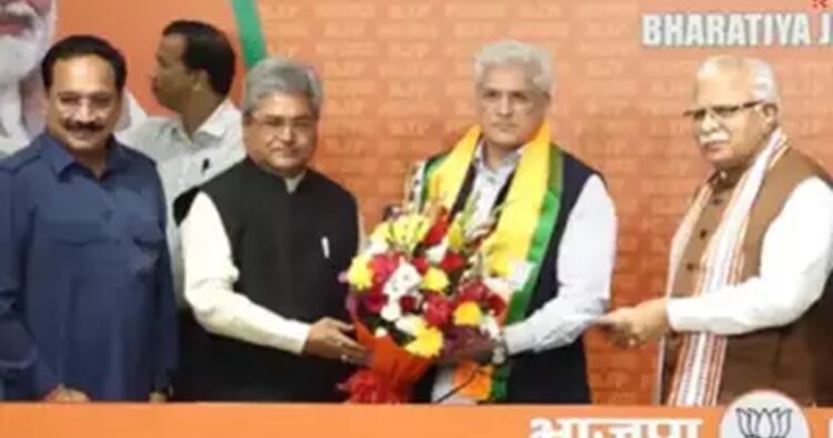 Kailash Gehlot, one of the senior and experienced leaders of Aam Aadmi Party, has now joined BJP. Recently, he joined the Bharatiya Janata Party in the presence of former minister Manohar Lal Khattar