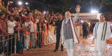 On Saturday, Prime Minister Narendra Modi will visit the BJP headquarters in New Delhi at around 7 pm and deliver victory speech after party's landslide visit in Maharashtra elections