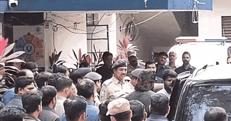 Telugu actor Allu Arjun , arrived for questioning at the Chikkadpally Police Station in Hyderabad