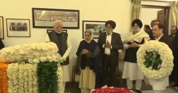 Prime Minister Narendra Modi reached his predecessor Manmohan Singh's residence at 3, Motilal Nehru Marg