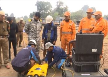 The rescue operation was resumed this morning with the help of divers