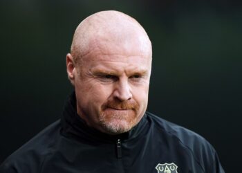 Premier League club Everton has sacked its coach Sean Dyche