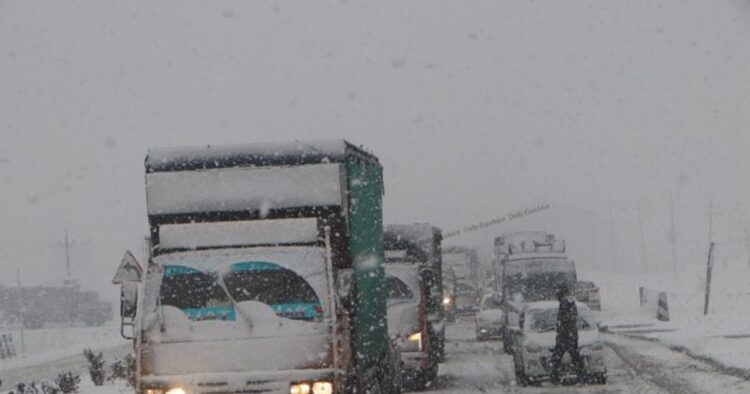 Kashmir received fresh snowfall on Thursday