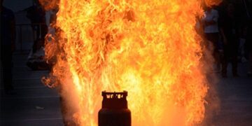 The explosion of six gas cylinders occured simultaneously in a catering center in Bhilai