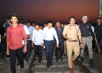 At least 13 passengers of Mumbai-bound Pushpak Express, who got off the train following an alarm chain-pulling incident