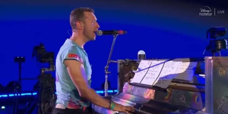 Coldplay's lead vocalist Chris Martin paid a tribute to India during his concert in Ahmedabad