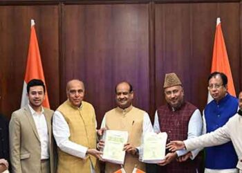 Joint Parliamentary Committee Chairman Jagdambika Pal has submitted the report on the Waqf Bill Amendment to Om Birla