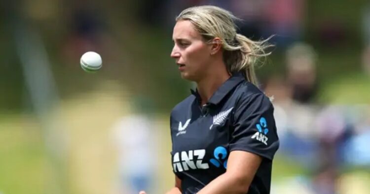 New Zealand fast bowler Molly Penfold has been ruled out for the rest of the season with a serious knee injury