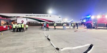 A Biman Bangladesh Airlines flight en route from Dhaka to Dubai made an emergency landing at Nagpur Airport in Maharastra around 12 AM today