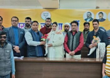 Jammu and Kashmir BJP president, said that people in Valley are coming forward to further strengthen BJP