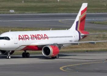 The woman's granddaughter accused the airline of failing to provide first aid