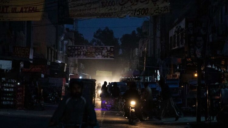 A dark area in a commercial area in Lahore. (PC- Betsy Joles/ Bloomberg)